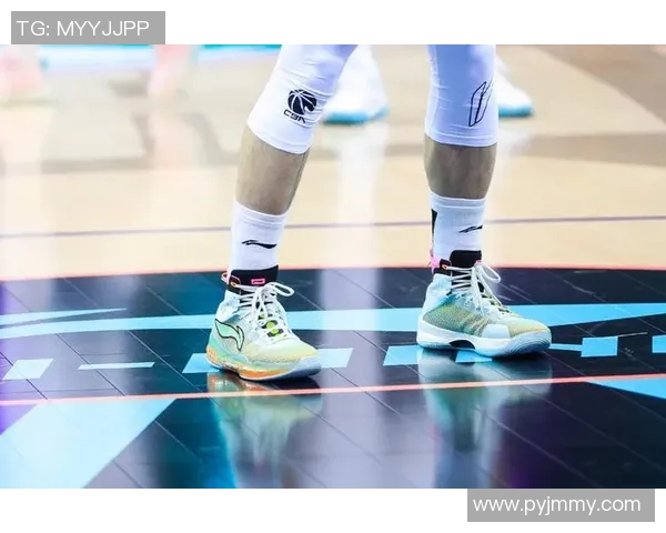 穿李宁足球鞋的球星们如何在赛场上展现独特魅力与实力